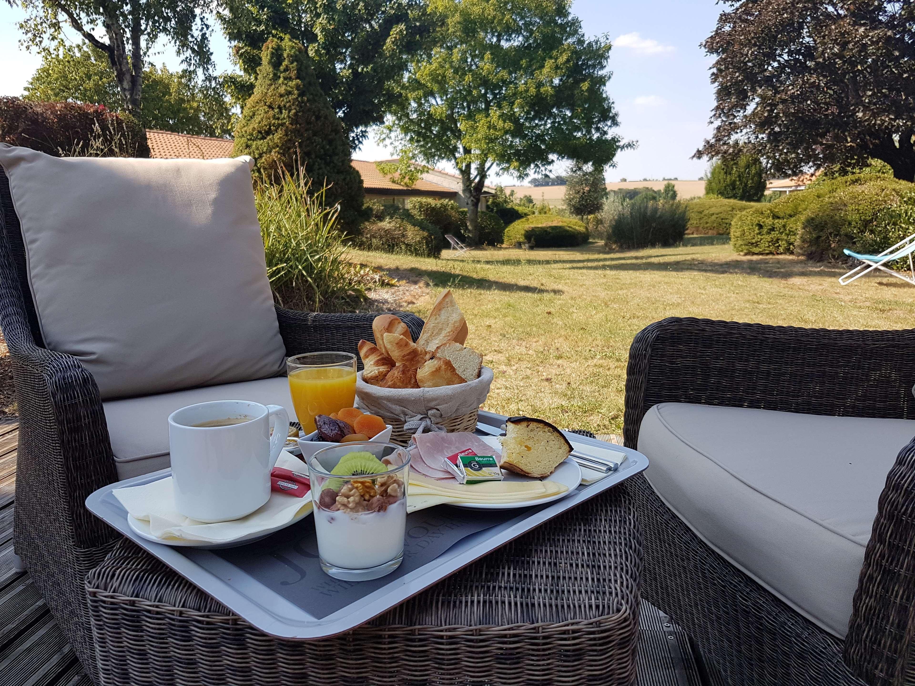 Kyriad Angouleme Nord Champniers- Hotel & Residence Bagian luar foto