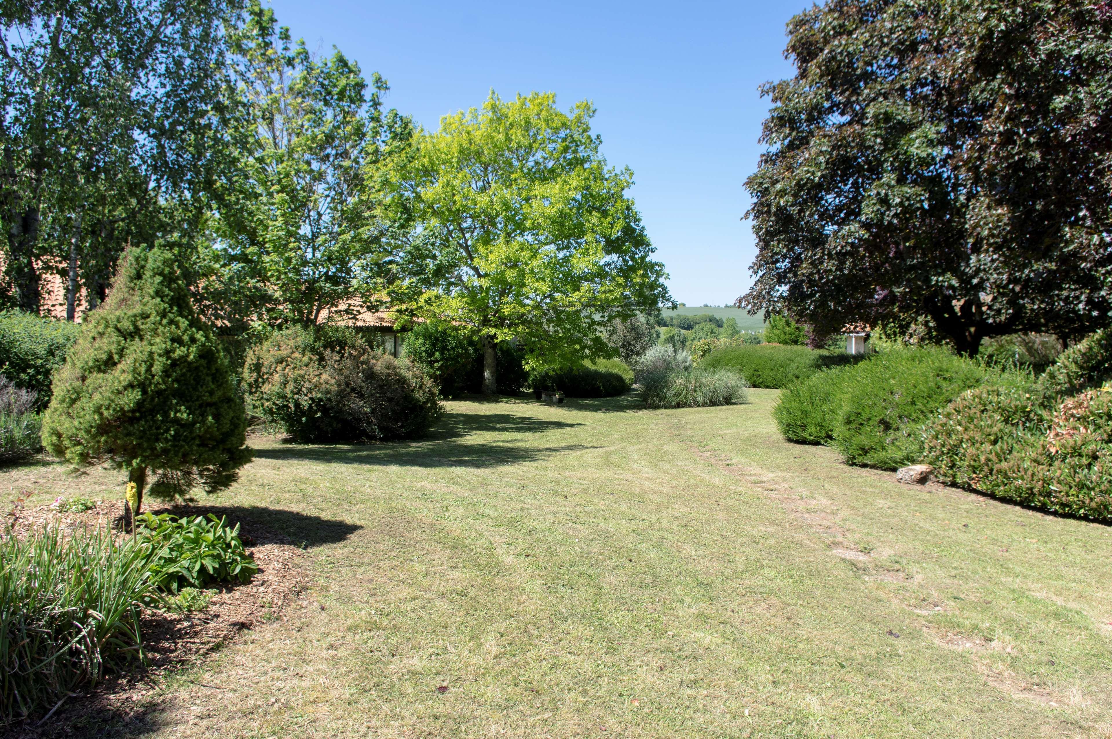 Kyriad Angouleme Nord Champniers- Hotel & Residence Bagian luar foto